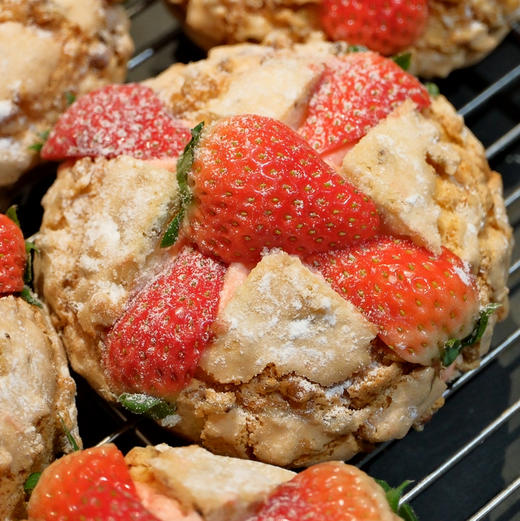 马里奥三种口味（图片为草莓马里奥）（奶皮子马里奥原价20特价13.8，草莓马里奥原价20特价13.8，原味酸奶马里奥原价18特价10.8，仅限明天12月13日下午四点后到店自提） 商品图1