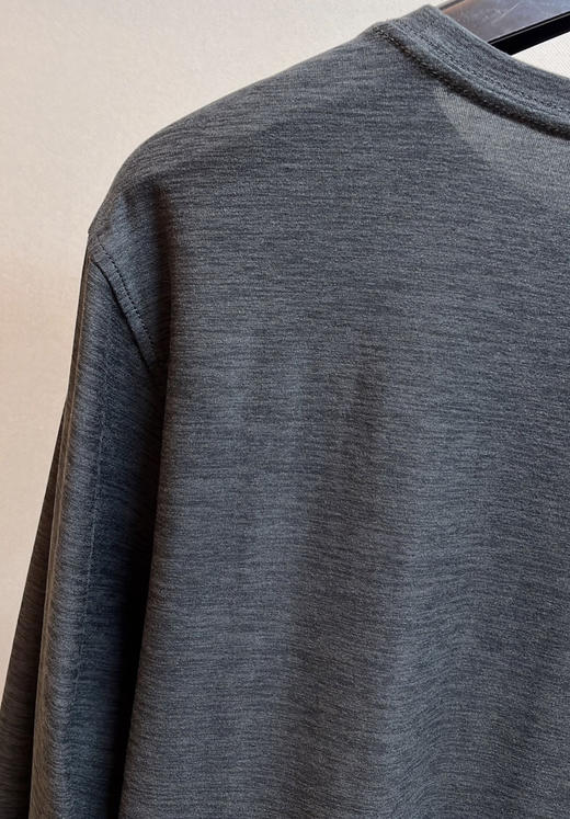 123-8 纯圆正 vuori 轻柔细腻 慢跑训练 弹力打底长袖衫 男款 女生也可以穿 商品图9