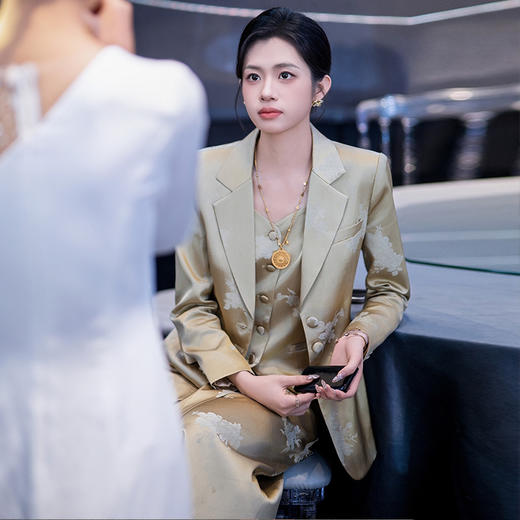 法小曼*子珍专款/高定主持人新中式西装套装女2024秋季新款提花缎面老钱 商品图0