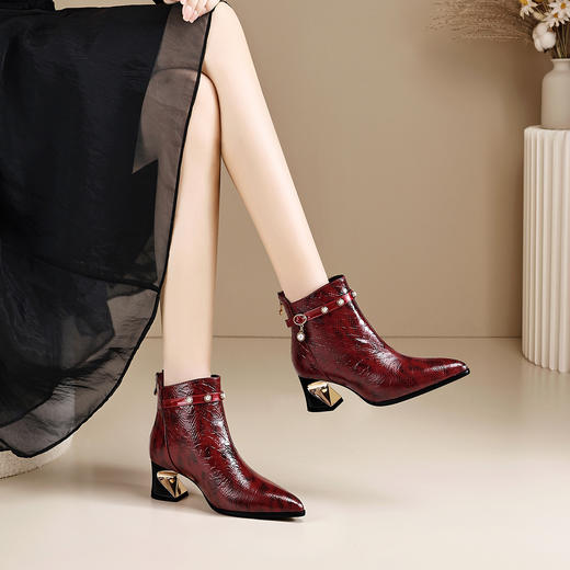 【预售5天】新款尖头牛皮短靴粗跟真皮春秋单靴子冬季加绒女靴 商品图0