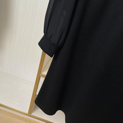 奢姿大码女装2025冬季胖妹妹时尚黑纱层叠袖设计气质圆领连衣裙9954870682 商品图4