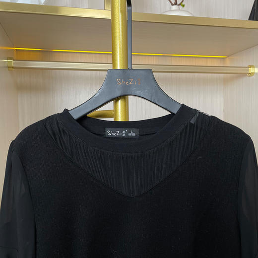 奢姿大码女装2025冬季胖妹妹时尚黑纱层叠袖设计气质圆领连衣裙9954870682 商品图1