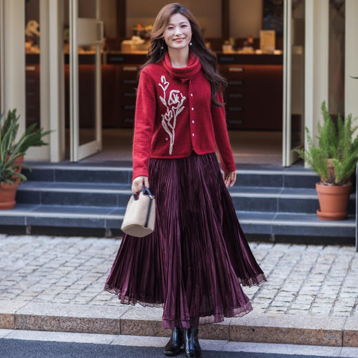 【林栖设计小店】【林栖推荐】2026年早春马海毛绣花红色毛织外套围巾两件套N1954278 商品图3