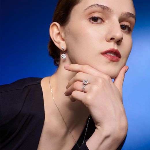 【极慕之星】【门店同款】钻石世家 18K金钻石戒指 星芒系列钻石女戒 商品图4