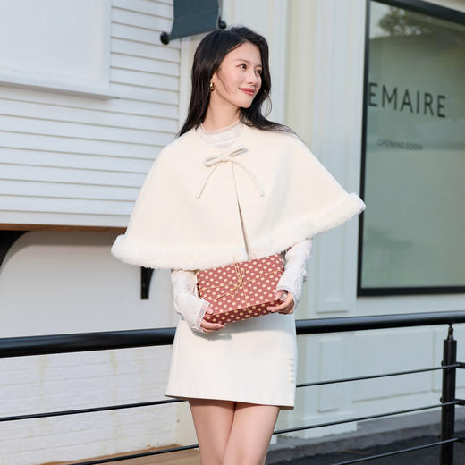 三彩2026新款千金风小披肩毛呢外搭氛围毛绒边坎肩蝴蝶结通勤约会 商品图4