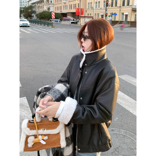 <曾小咸推荐> 现货秒杀！微信超特价！黑色毛领PU皮衣外套女 日常319.99 立减150 秒杀169.99！ 商品图1