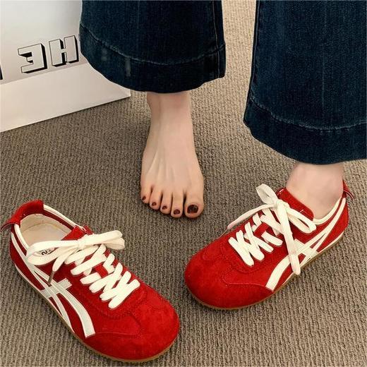 【日常通勤修饰腿型❗️时尚个性简约百搭】新年本命年红色阿甘鞋复古德训鞋女款2025新款夏季薄款平底运动休闲鞋子。jb 商品图1