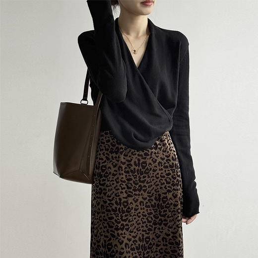 裁缝学苑AS603韩系显瘦交叉v领针织衫纸样上衣女秋冬长袖打底衫裁剪图 商品图1