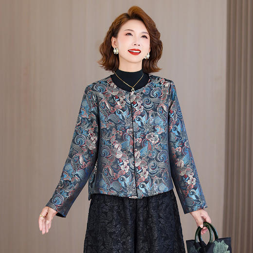 2025秋冬新款中年妈妈百搭精致轻奢长袖圆领贵气新中式长袖外套 商品图2