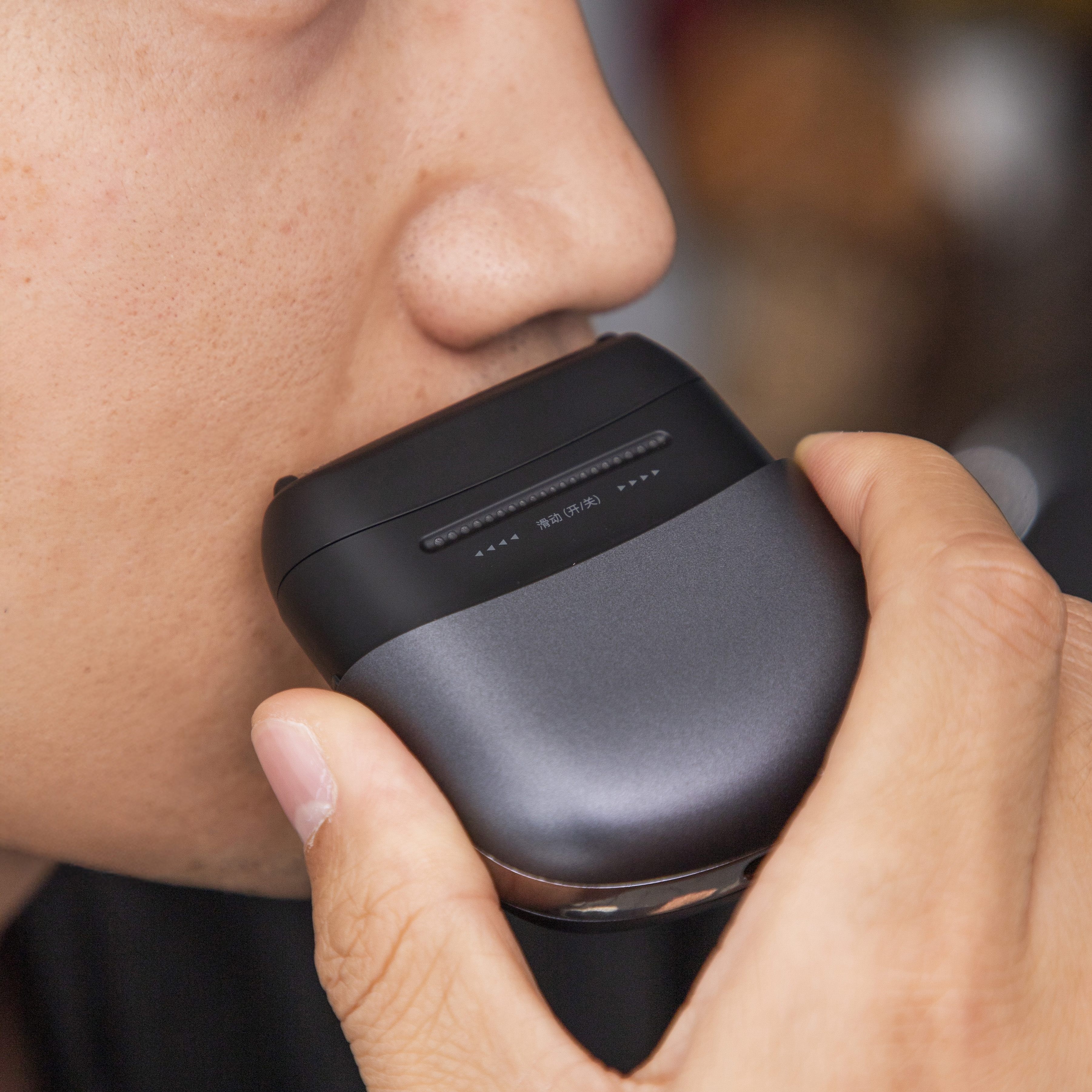 【赠鼻毛修剪器】小适便携往复式双刀头剃须刀KM10