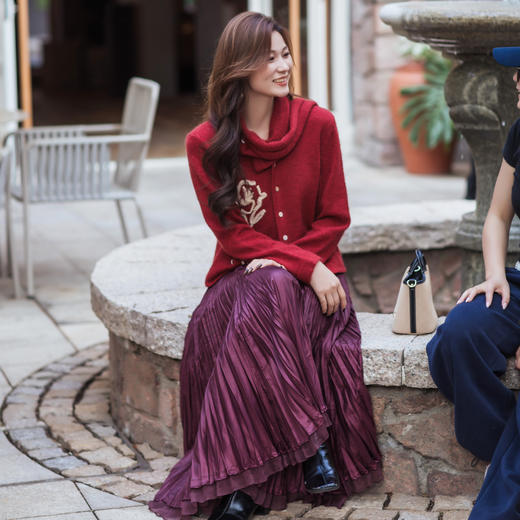 【林栖设计小店】【林栖推荐】2026年早春马海毛绣花红色毛织外套围巾两件套N1954278 商品图4