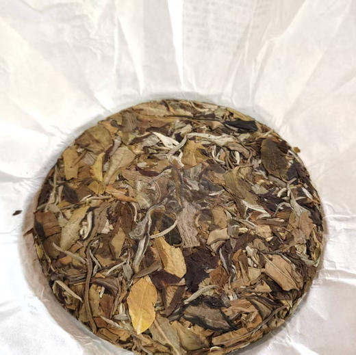 上新特惠！【阳光车门】云南白茶/爬二师傅白茶/云南省勐海县格朗和乡帕沙中寨/阳光下的森林气息/茶汤稠滑如蜜/胶质感十足/200g/饼 商品图1