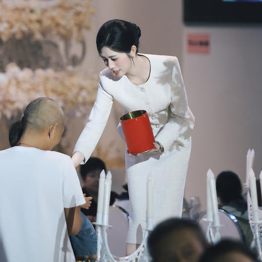 法小曼*子珍气质名媛杏色播音教师小香风套裙女温柔风秋冬职业套装1024C015 商品图5