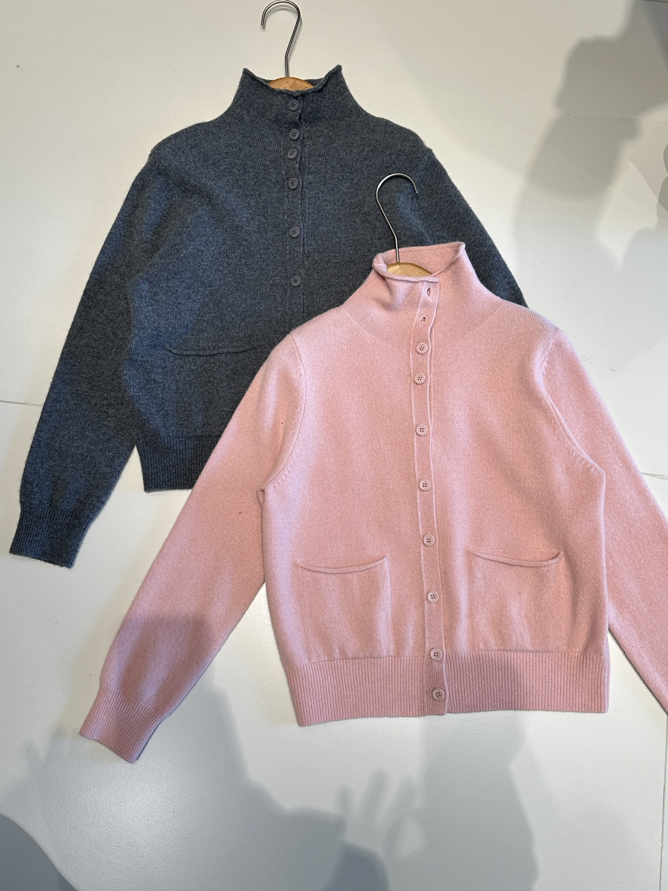 【门店同款】ENJOY冬季“暖冬知性”卷边排扣开衫 168099761