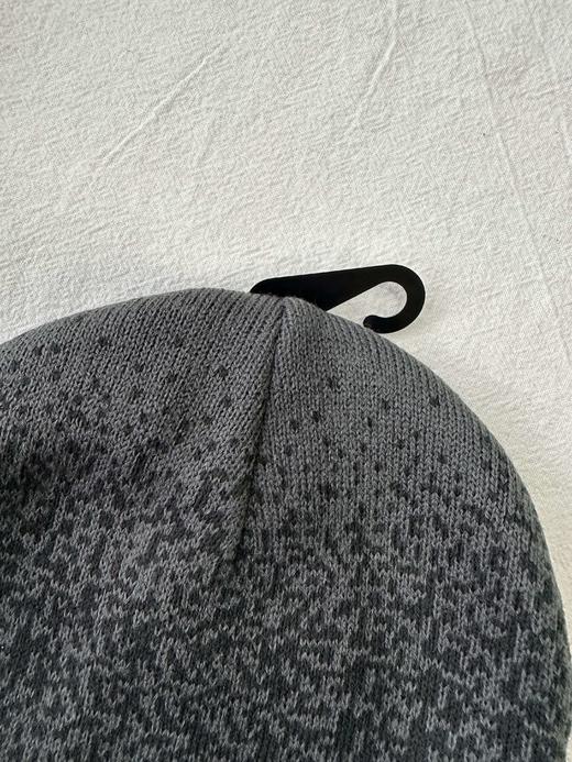 贝壳三 秋冬保暖护耳刺绣字母针织帽翻边情侣款毛线帽C120303 商品图5