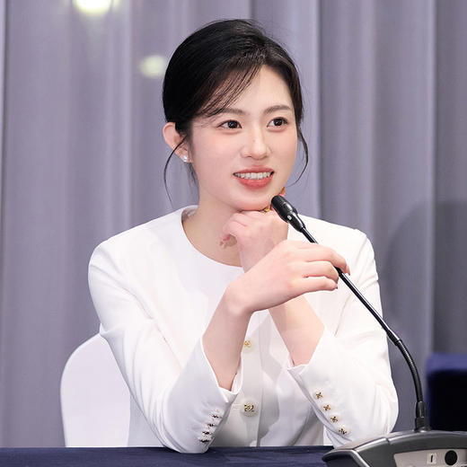 法小曼*子珍专款/白色主持人长袖西装半裙职业装正式场合商务招待两件套 商品图4