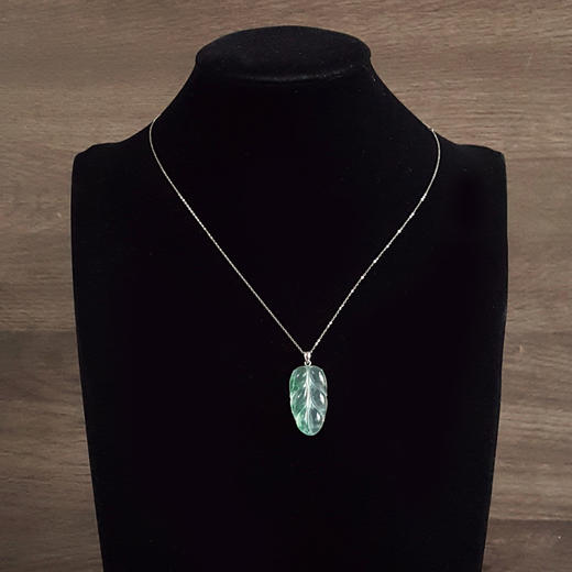 【天然正品】A货翡翠AU750收藏级白金镶天然木那高冰种飘蓝花叶子（金枝玉叶）翡翠吊坠项链36.1*16.2*7.1MM（皆取最大值）链长：45CM（长度可调节）女士021225NJS11 商品图9