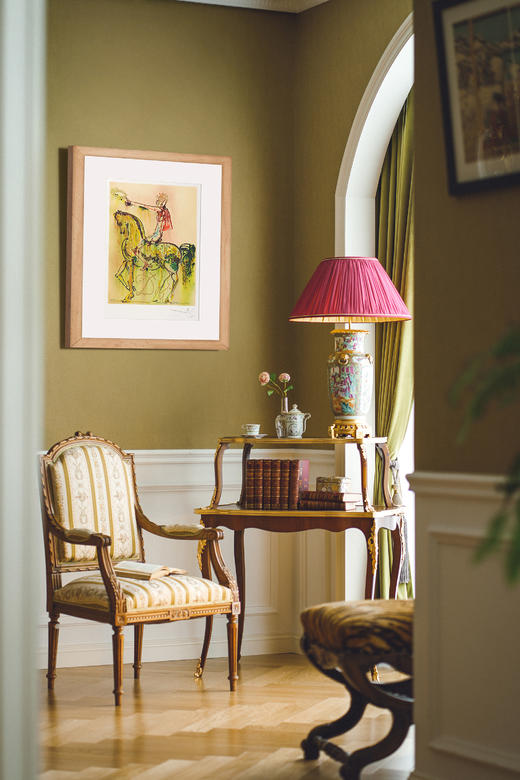 【已售】独角鹿西洋古董1983年代法国Armand & Georges Israel出版西班牙超现实主义大师萨尔瓦多·达利签名创作限量彩色石版画《罗马骑士》 商品图0