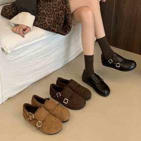  设计出这款国风浮雕皮鞋的女设计师你赢了！不易撞款还暖和舒适~