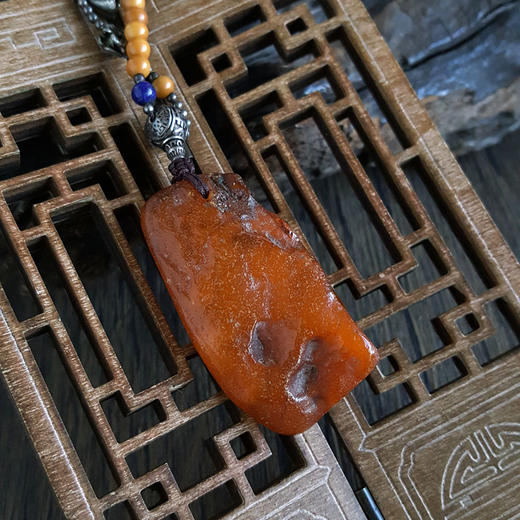 【天然正品】天然无杂裂满蜜鸡油黄随形平安无事牌老蜜蜡珠串项链46.7*24.9*15.5MM（皆取最大值）中性281125NJM06 特价 商品图2