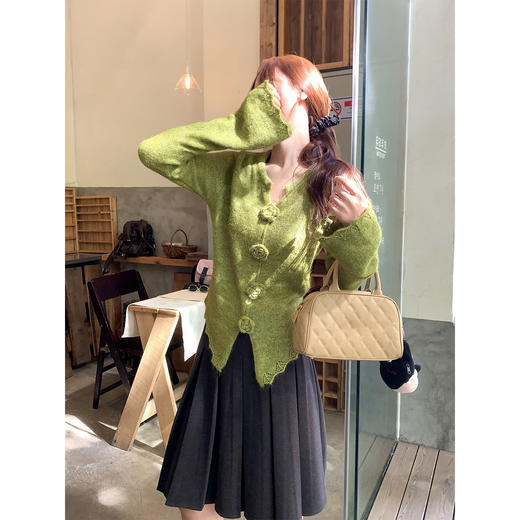 <曾小咸推荐> 韩系立体花朵绿色v领毛衣 商品图3