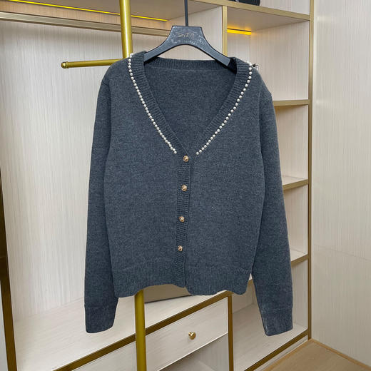奢姿大码女装2025冬季时尚珍珠装饰V领套装胖妹妹气质减龄两件套9854991132 商品图2