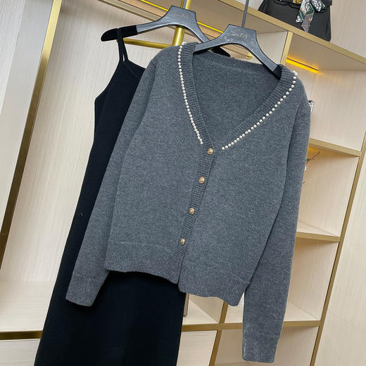 奢姿大码女装2025冬季时尚珍珠装饰V领套装胖妹妹气质减龄两件套9854991132 商品图4