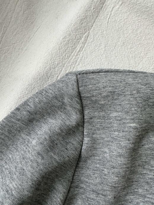 贝壳三 不规则下摆草写字母刺绣短款卫衣毛圈棉长袖上衣C120314 商品图11