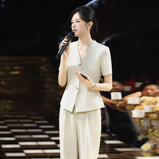 法小曼*子珍专款/杏色套装气质主持人工作服V领短袖两件套 商品图0