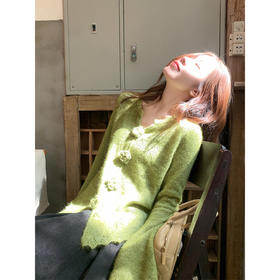 <曾小咸推荐> 韩系立体花朵绿色v领毛衣