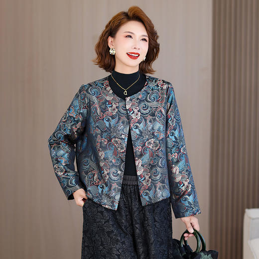 2025秋冬新款中年妈妈百搭精致轻奢长袖圆领贵气新中式长袖外套 商品图1