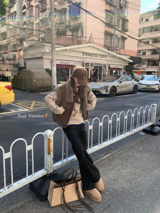 Read Nameless /焦糖皮毛一体马甲+榛果色针织上衣+黑色加绒牛仔裤 2025/12/4 商品图13