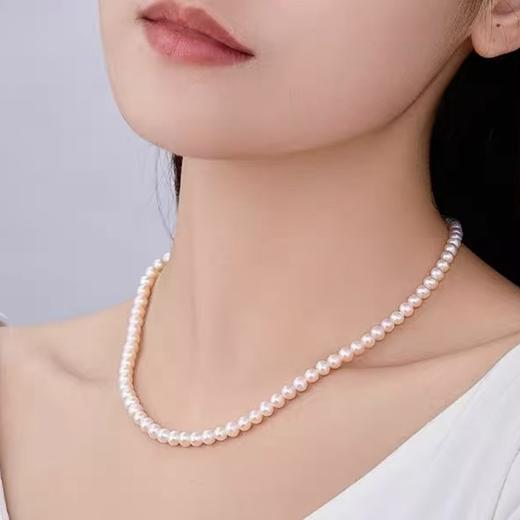 岸纾 天然淡水无核珍珠精品项链配耳钉一对 商品图4