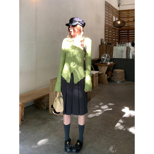 <曾小咸推荐> 韩系立体花朵绿色v领毛衣 商品图4