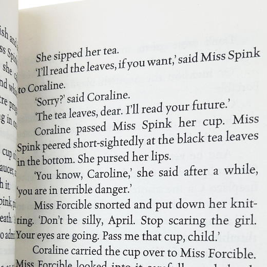 华研原版 鬼妈妈 英文原版小说 Coraline Neil Gaiman 青少年读物 英文版 动画电影原著小说书 进口英语书籍 商品图2