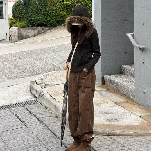 ROMI STUDIO"简练有型"细纹灯芯绒拼缝扣襻阔版直筒裤 RWCAX06154 商品图4