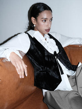 TR她热 午夜沙龙 黑色褶皱丝绒显瘦复古老钱弧形领系带马甲