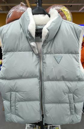 279.9秒杀GUESS羽绒服马甲（线下同时售卖  不保证有货）558761-CY