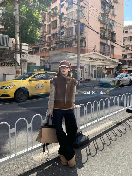 Read Nameless /焦糖皮毛一体马甲+榛果色针织上衣+黑色加绒牛仔裤 2025/12/4 商品图3