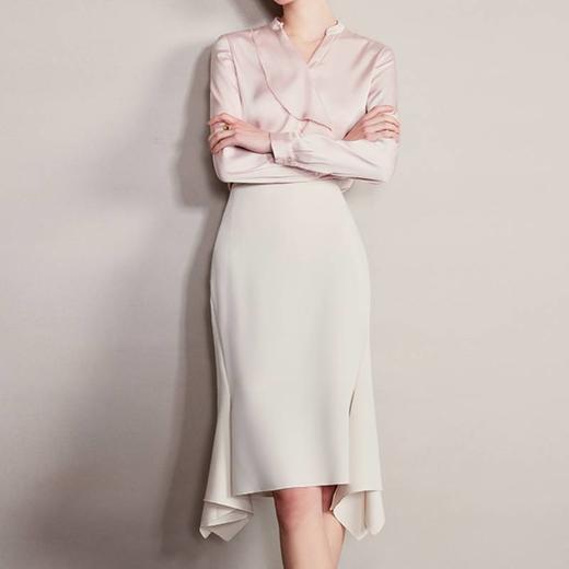 法小曼*子珍专款/新款衬衫女高级感轻奢减龄粉色缎面长袖衬衣套装2025新款鱼尾裙 商品图6