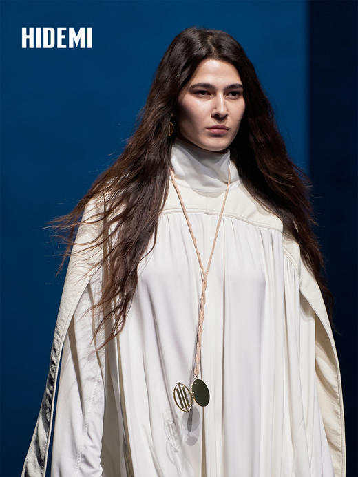 HIDEMI 大秀款设计感极简小立领皮拼接长袖连衣裙长裙 商品图2