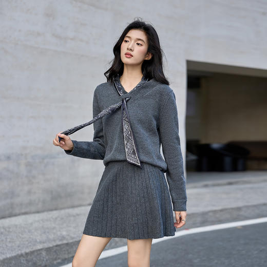 奢姿大码女装2025冬季胖妹妹时尚丝巾装饰针织上衣搭百褶裙套装9854991067 商品图1