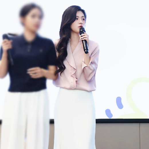 法小曼*子珍专款/新款衬衫女高级感轻奢减龄粉色缎面长袖衬衣套装2025新款鱼尾裙 商品图2