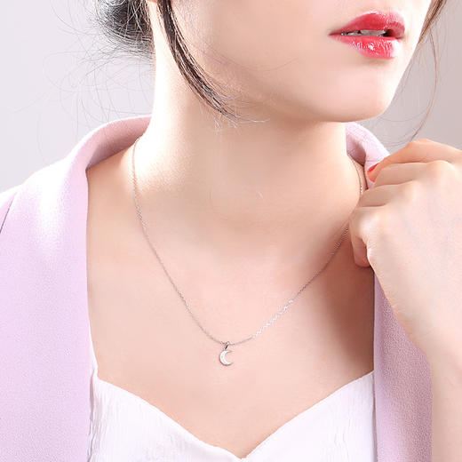 【甄选钻饰】【专享】钻石世家 星月童话系列 18K金钻石吊坠 心月你吊坠 商品图5