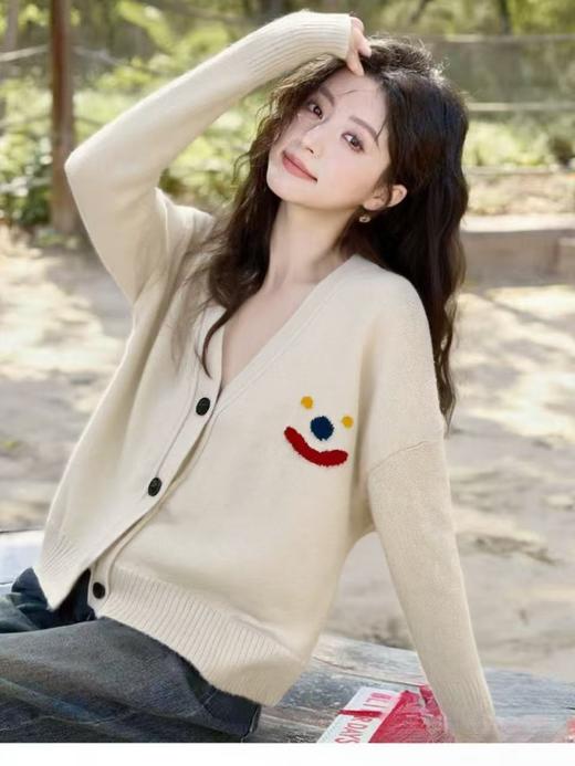 【韩系毛衣】宽松四粒扣笑脸宽松休闲针织毛衣开衫-喜出 商品图0