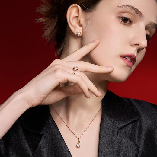 【极慕之星】【门店同款】钻石世家 18K金钻石戒指 花好月圆系列钻石女戒 商品图4