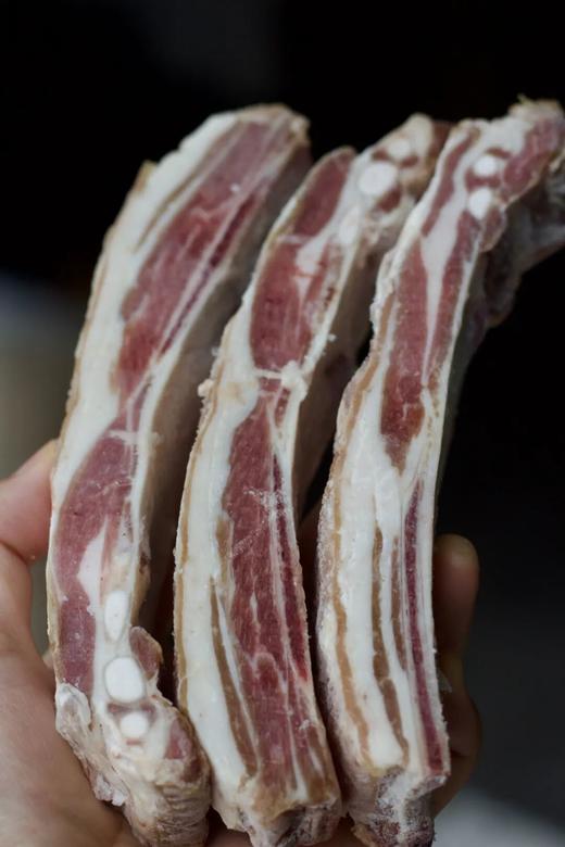 新西兰羔羊肋排，一整根长骨头，贴骨肉巨香，烤、煮、炖都非常鲜嫩【G】 商品图1