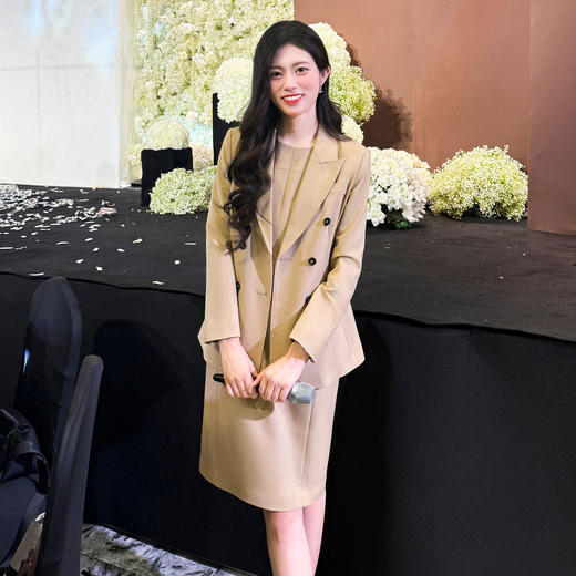 法小曼*子珍专款/羊毛套装女秋季2025新款爆款高级感职业装两件套卡其色长袖西服 商品图1