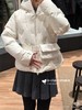 一店d 𝐤𝐨𝐥𝐨𝐧小书包羽绒服 你的短款白月光 新款小蛮腰真的美翻了！！版型做得利落 没有传统羽绒服那种臃肿感，而且腰包是个设计小心思 腰带款修饰身材很显瘦 商品缩略图10