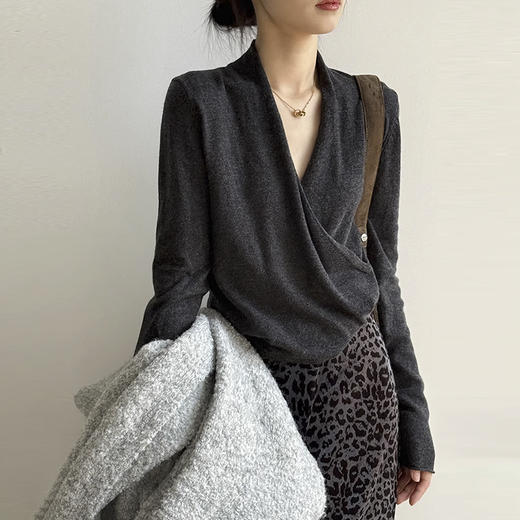 裁缝学苑AS603韩系显瘦交叉v领针织衫纸样上衣女秋冬长袖打底衫裁剪图 商品图4